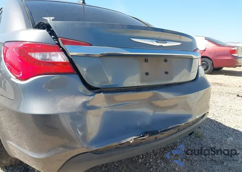 2013 Chrysler 200 Touring z USA, uszkodzony, nr VIN 1C3CCBBB1DN714330